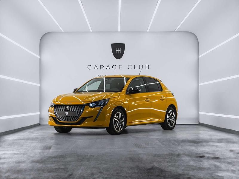 Usado Peugeot 208 Allure 102 CV (75 kW) 2022 Amarillo Utilitario