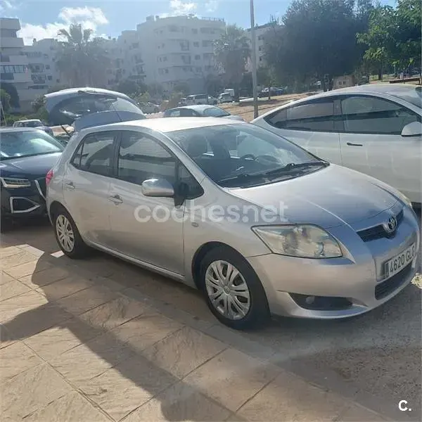 Usado Toyota Auris Luna 90 CV (66 kW) 2009 Gris / plata Utilitario