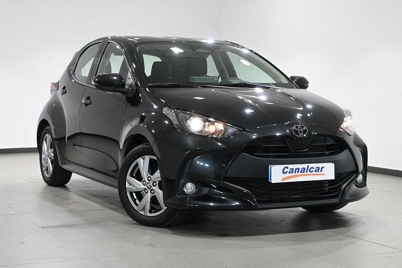 Begagnad Toyota Yaris Active 120 HK (88 kW) 2025 Svart Halvkombi