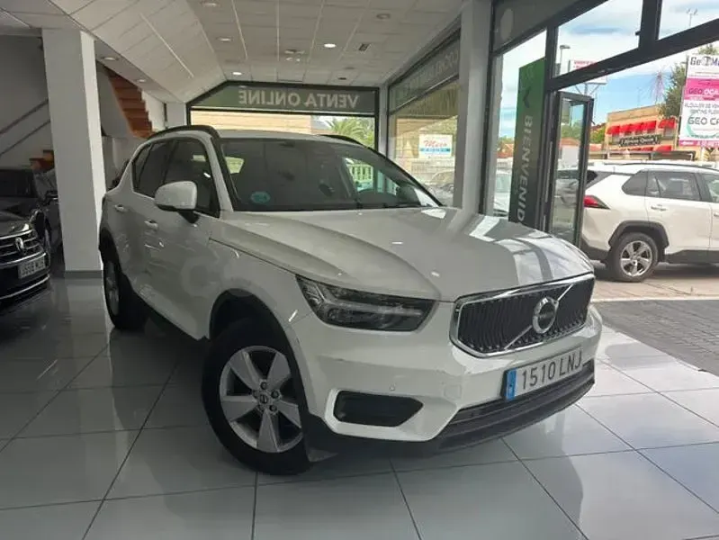 Usado Volvo XC40 Momentum 163 CV (119 kW) 2021 Blanco SUV