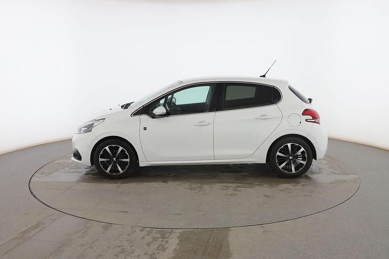 Usado Peugeot 208 82 CV (60 kW) 2019 Blanco Utilitario