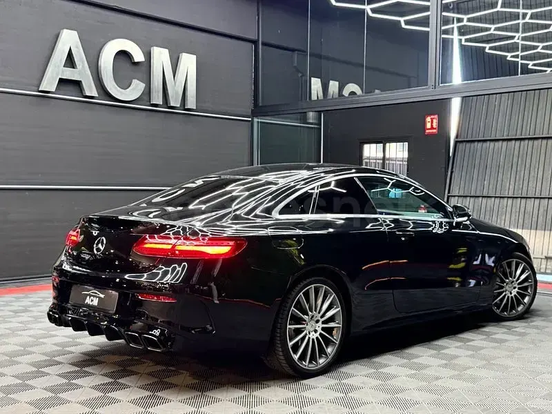 Usado Mercedes E220 194 CV (142 kW) 2017 Negro Coupe