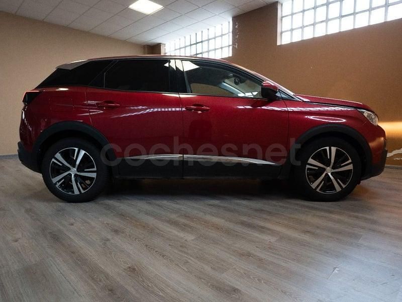 Usado Peugeot 3008 Allure 130 CV (95 kW) 2020 Granate SUV