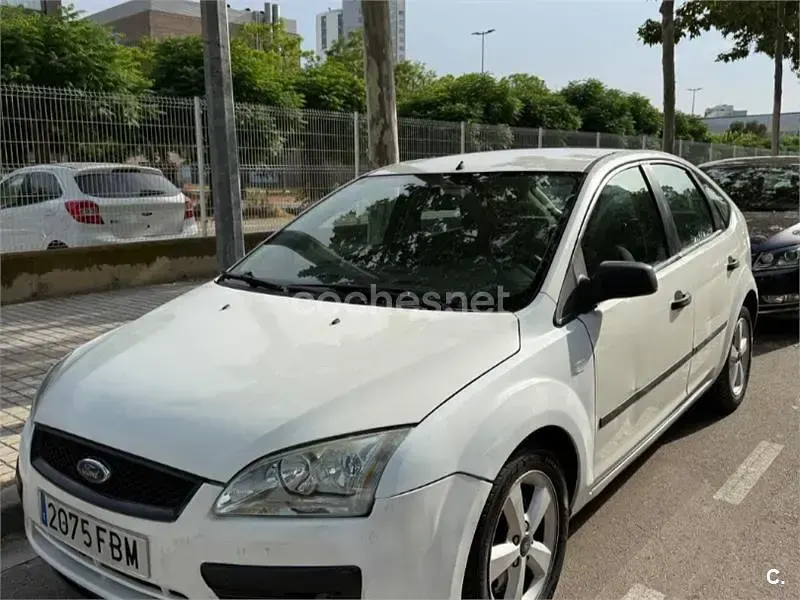 Usado Ford Focus Trend 115 CV (84 kW) 2006 Blanco Berlina