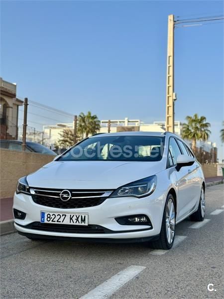 Blanco Usado 2019 Opel Astra Innovation Familiar | 9000 € (Precio justo) - Imagen 1/4