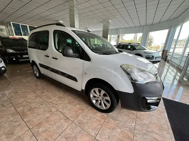 Usado Peugeot Partner Tepee Active 110 CV (80 kW) 2017 Blanco Monovolumen