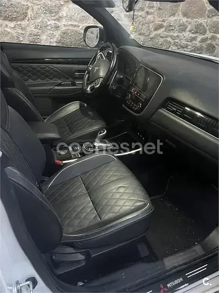 Usado Mitsubishi Outlander P-HEV 224 CV (164 kW) 2019 Blanco SUV