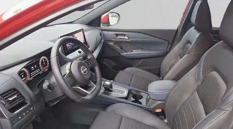 Usado Nissan Qashqai Tekna 158 CV (116 kW) 2023 Yokohama red (sólida) SUV