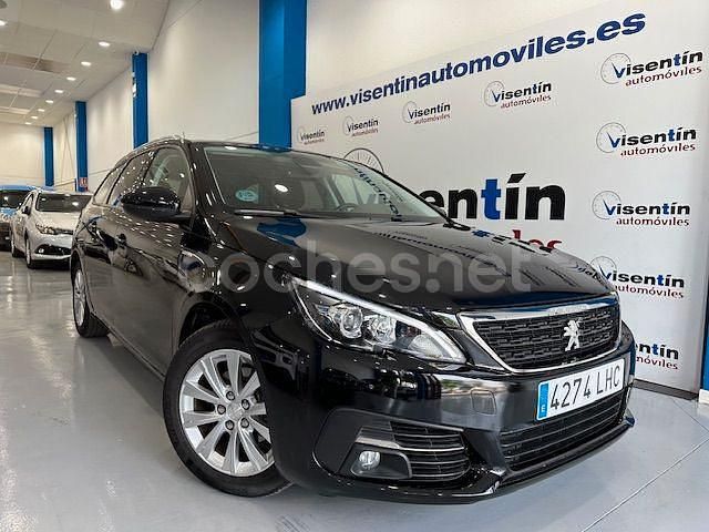 Usado Peugeot 308 Style 130 CV (95 kW) 2020 Negro Familiar