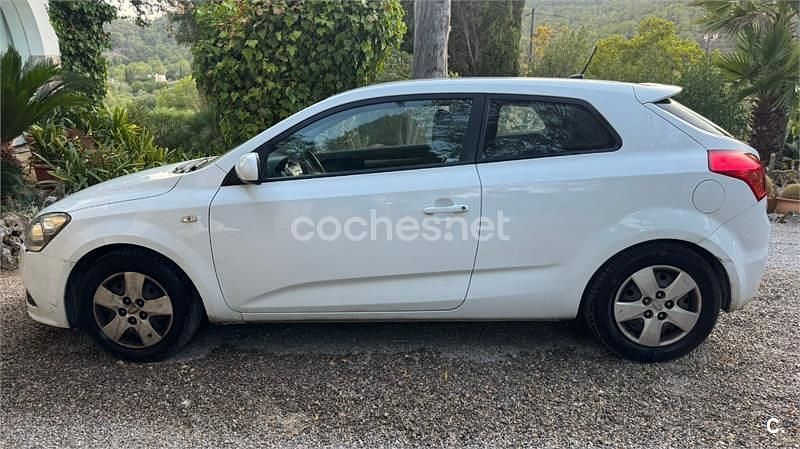 Blanco Usado 2012 Kia ProCeed Utilitario | 5700 € (Super precio) - Imagen 1/4