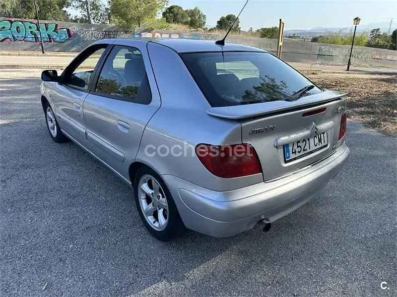 Usado Citroën Xsara Exclusive 90 CV (66 kW) 2003 Gris / plata Berlina