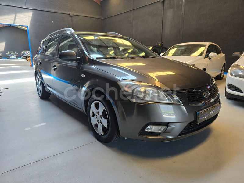Gris / plata Usado 2011 Kia Ceed Berlina | 4490 € (Super precio) - Imagen 1/4
