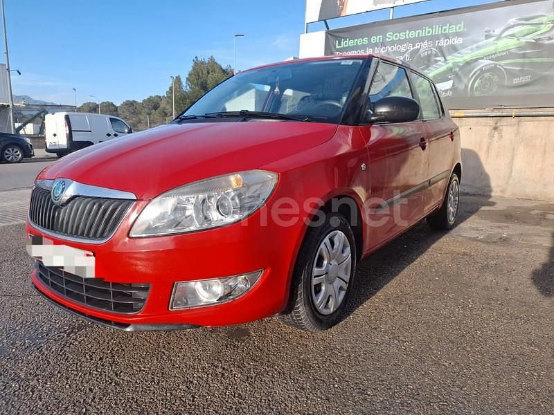 Usado Skoda Fabia 60 CV (44 kW) 2011 Rojo Berlina