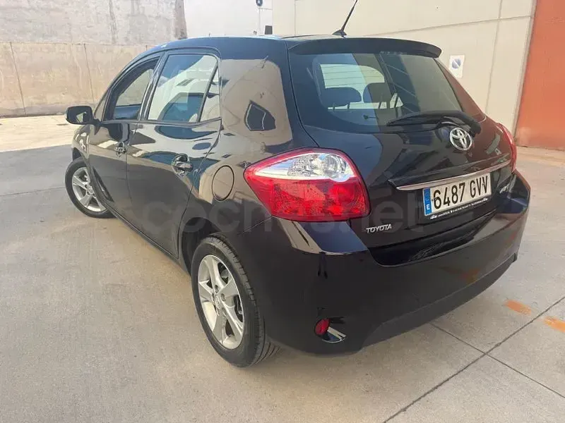 Usado Toyota Auris Active 101 CV (74 kW) 2010 Negro Utilitario