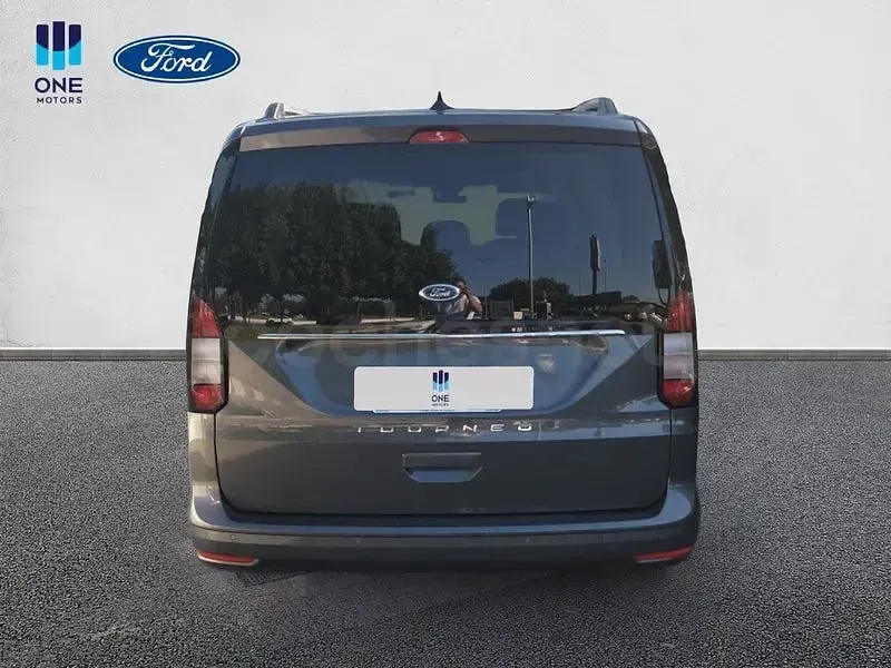 Usado Ford Grand Tourneo Connect Titanium 114 CV (83 kW) 2022 Gris / plata Monovolumen
