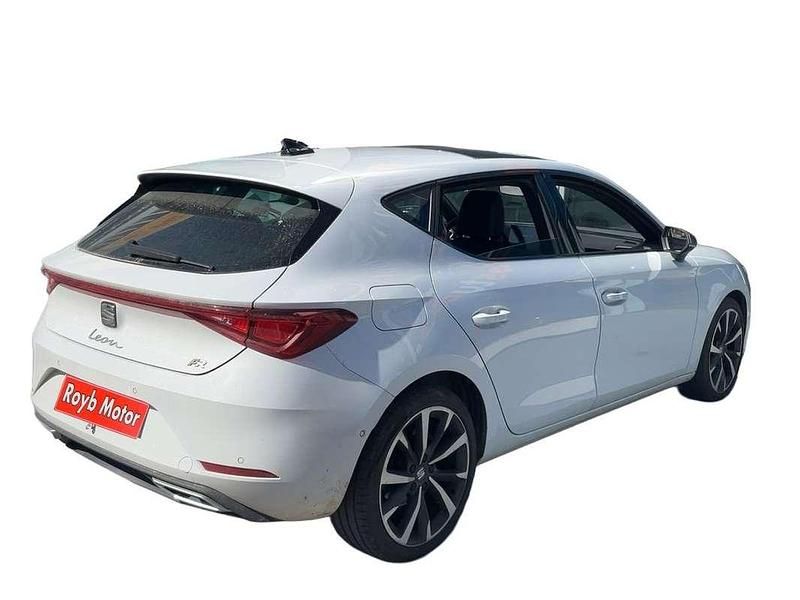 Usado Seat Leon FR 150 CV (110 kW) 2020 Blanco Utilitario