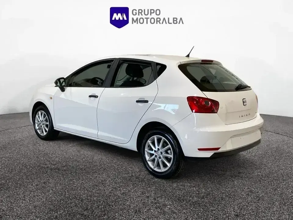 Usado Seat Ibiza Reference 90 CV (66 kW) 2013 Blanco Berlina