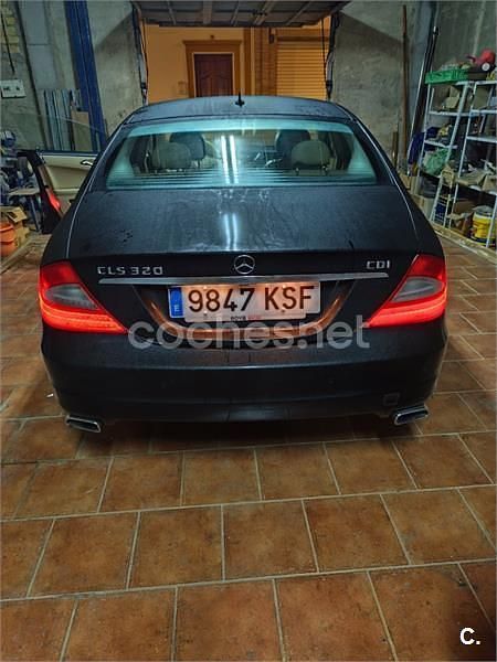 Käytetty Mercedes CLS320 224 HP (164 kW) 2008 Musta Sedan