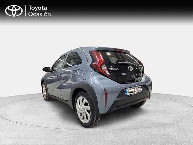 Usado Toyota Aygo X Play 72 CV (52 kW) 2024 Gris / plata SUV