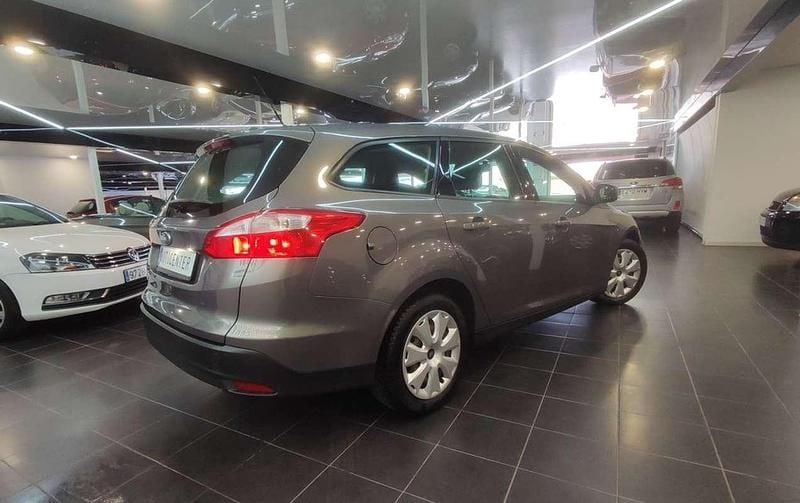 Usado Ford Focus Trend 125 CV (91 kW) 2014 Marrón Familiar