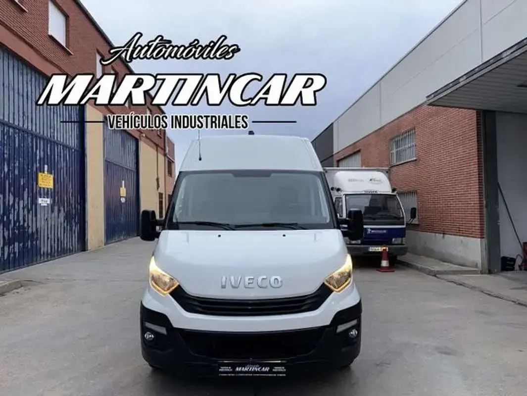 Usado Iveco Daily 160 CV (117 kW) 2019 Gris Van