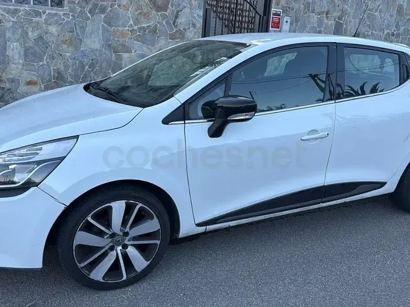 Usado Renault Clio IV Dynamique 90 CV (66 kW) 2014 Blanco Berlina