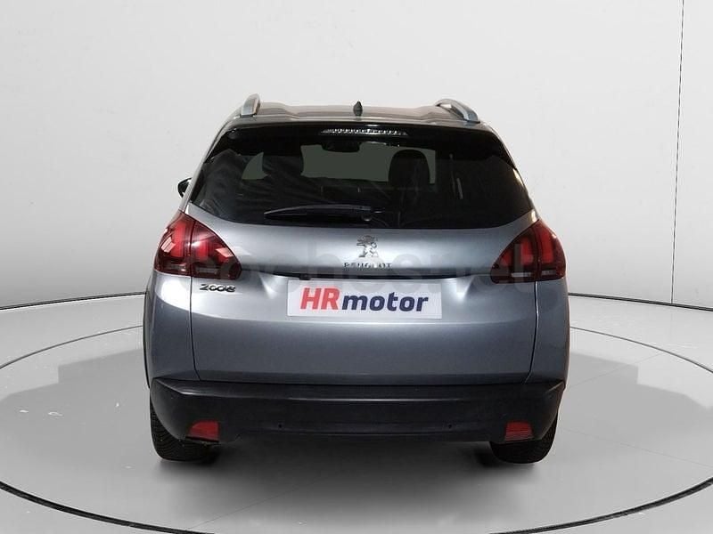 Usado Peugeot 2008 Signature Sky 82 CV (60 kW) 2019 Gris / plata SUV