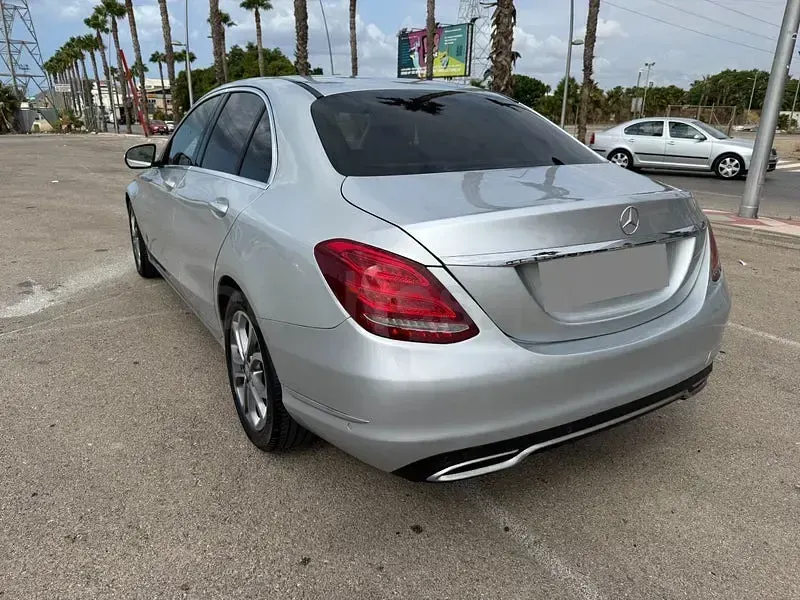 Usado Mercedes C220 Avantgarde 170 CV (125 kW) 2014 Gris / plata Berlina