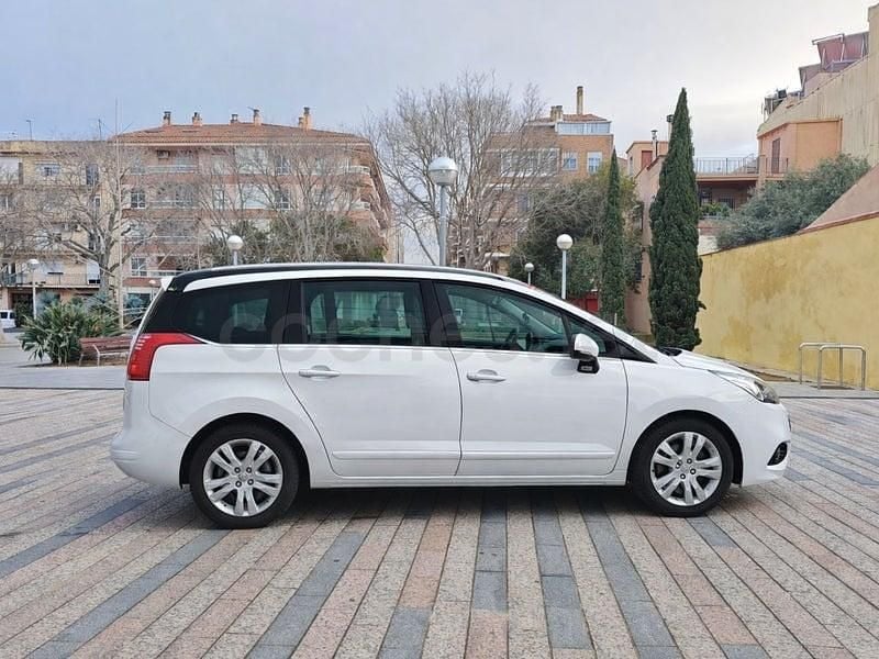 Usado Peugeot 5008 Allure 130 CV (95 kW) 2016 Blanco Monovolumen