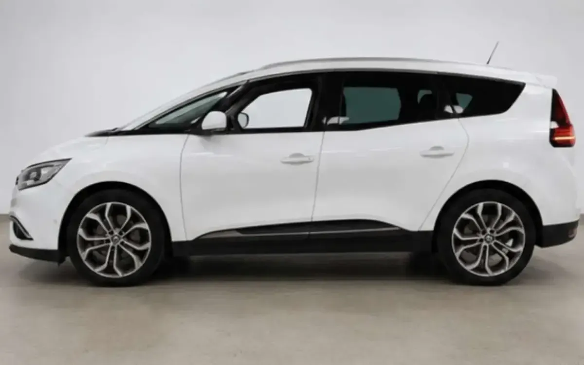 Usado Renault Grand Scénic IV Collection 131 CV (96 kW) 2017 Blanco Monovolumen