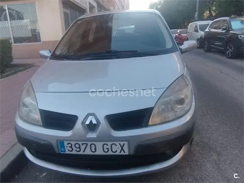 Usado Renault Scenic E-Tech Dynamique 130 CV (95 kW) 2008 Gris / plata Monovolumen