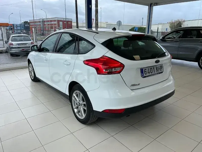 Usado Ford Focus Trend 95 CV (69 kW) 2018 Blanco Berlina