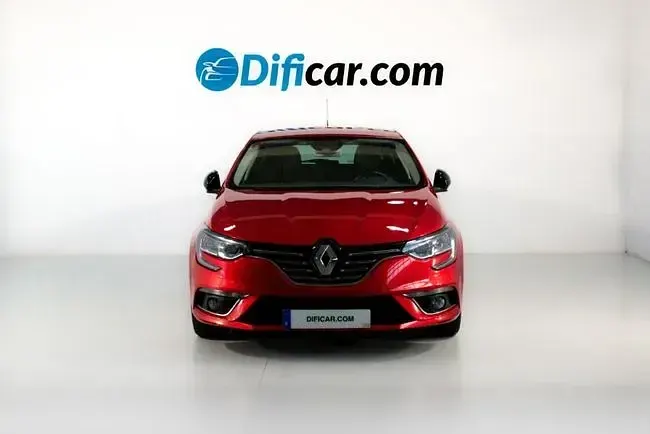 Usado Renault Mégane Zen 131 CV (96 kW) 2017 Rojo Berlina