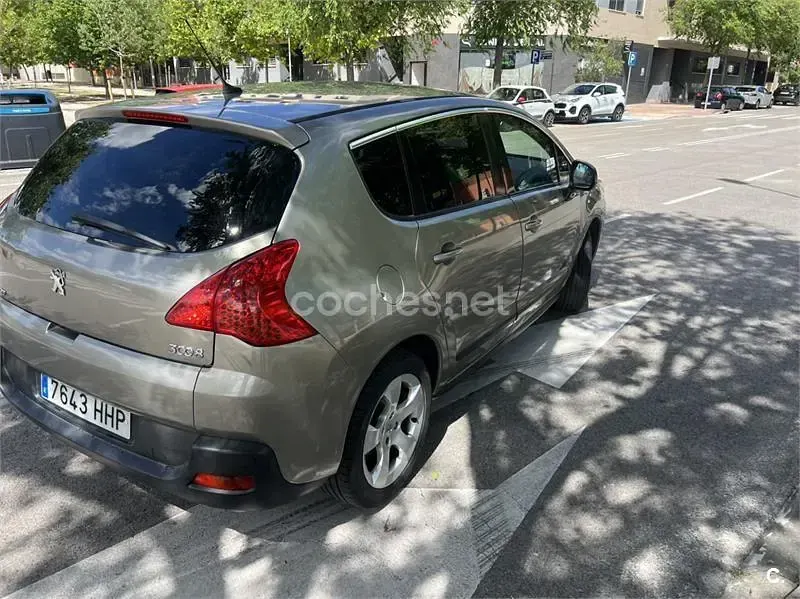 Usado Peugeot 3008 Active 120 CV (88 kW) 2011 Beige Familiar