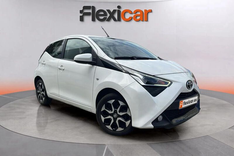 Blanco Usado 2021 Toyota Aygo X-play Utilitario | 10.890 € (Precio justo) - Imagen 1/2