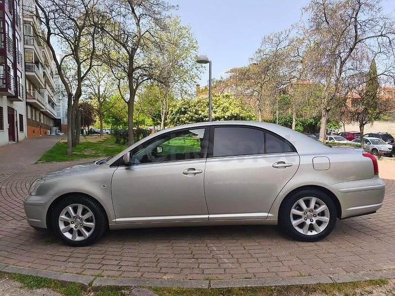 Usado Toyota Avensis Executive 150 CV (110 kW) 2006 Gris / plata Berlina