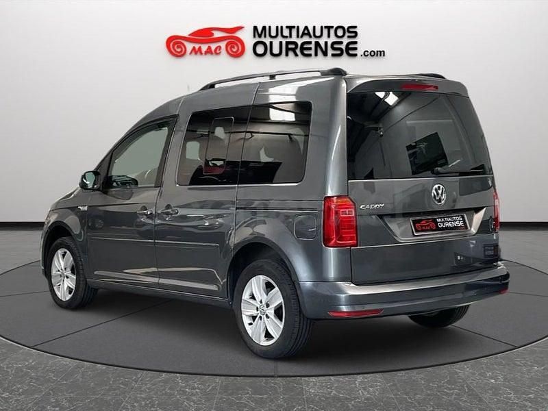 Usado VW Caddy Maxi Comfortline 150 CV (110 kW) 2019 Gris / plata Monovolumen