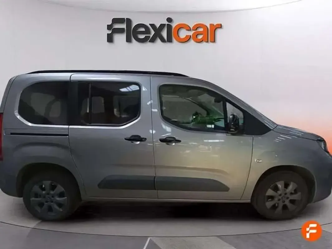 Usado Opel Combo S 101 CV (74 kW) 2025 Gris Monovolumen
