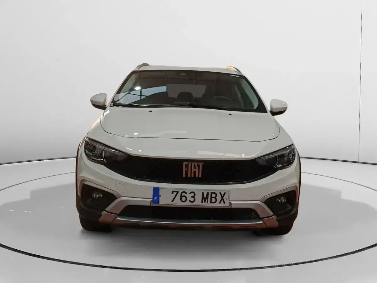 Usado Fiat Tipo Cross 131 CV (96 kW) 2022 Blanco Berlina