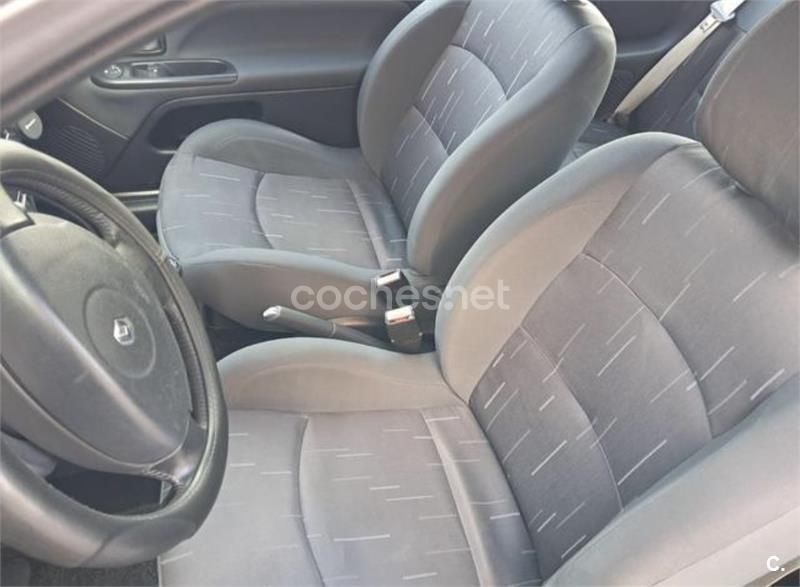 Azul Usado 2004 Renault Clio II Extreme Berlina | 4499 € (Un poco caro) - Imagen 1/1