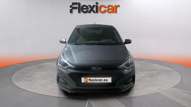 Usado Hyundai i20 100 CV (73 kW) 2018 Gris Utilitario