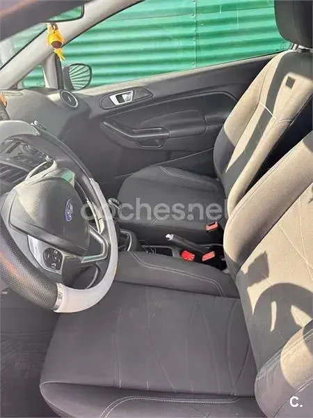 Usado Ford Fiesta Trend 100 CV (73 kW) 2014 Negro Utilitario