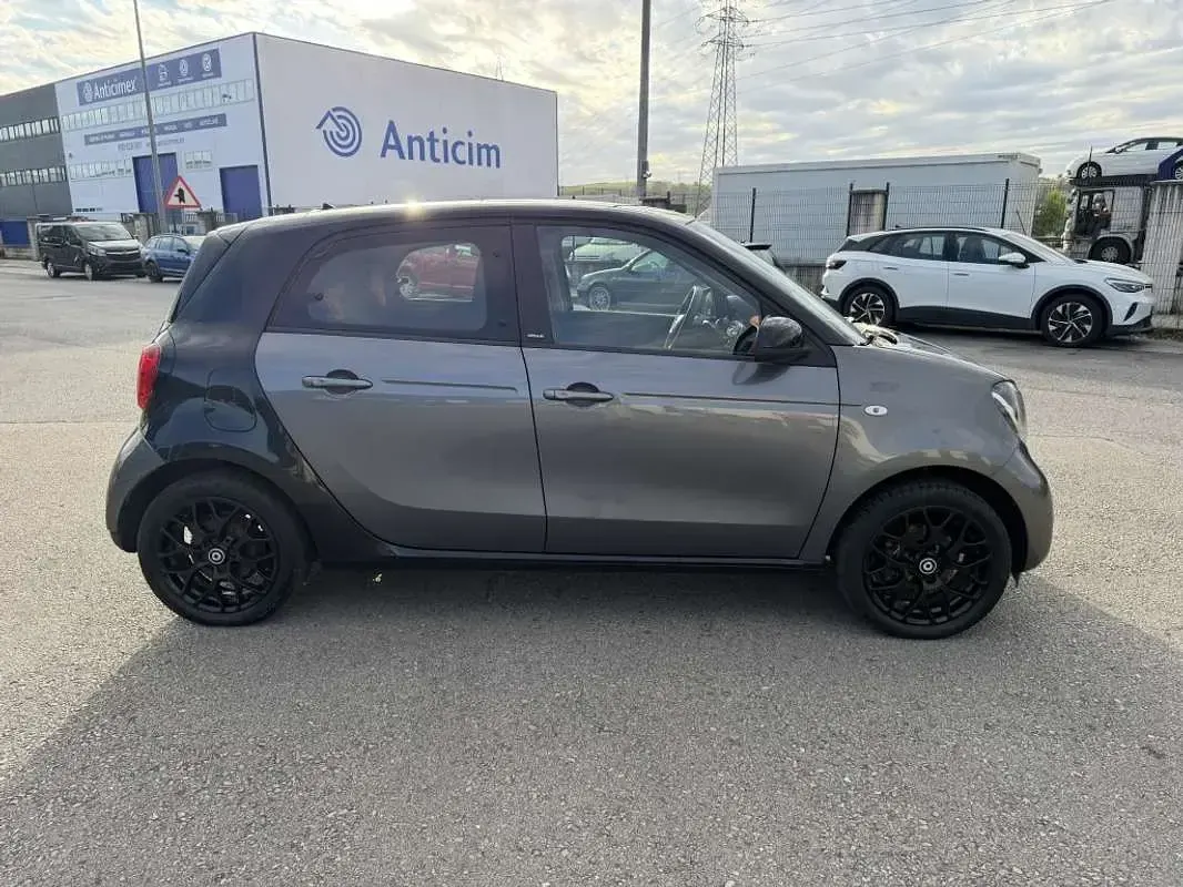 Usado Smart ForFour Passion 71 CV (52 kW) 2015 Gris Utilitario
