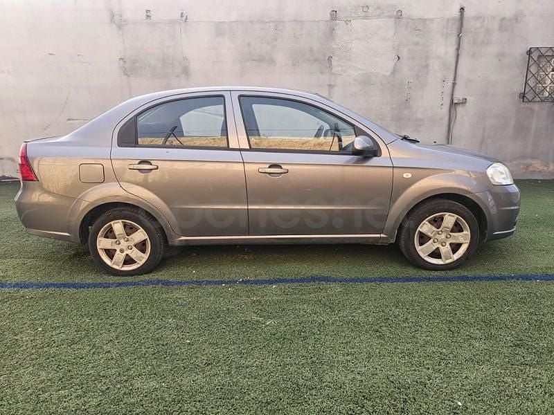 Usado Chevrolet Aveo LT 94 CV (69 kW) 2006 Beige Berlina