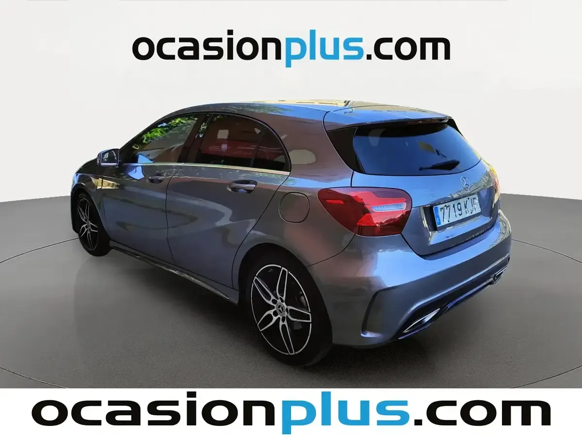 Usado Mercedes A180 122 CV (89 kW) 2018 Gris Berlina
