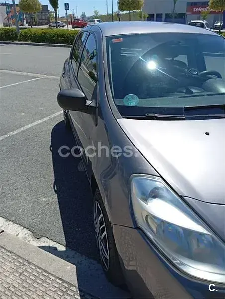 Usado Renault Clio II Authentique 75 CV (55 kW) 2010 Marrón Berlina