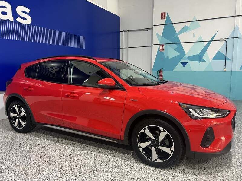 Usado Ford Focus Active 125 CV (91 kW) 2024 Rojo Berlina