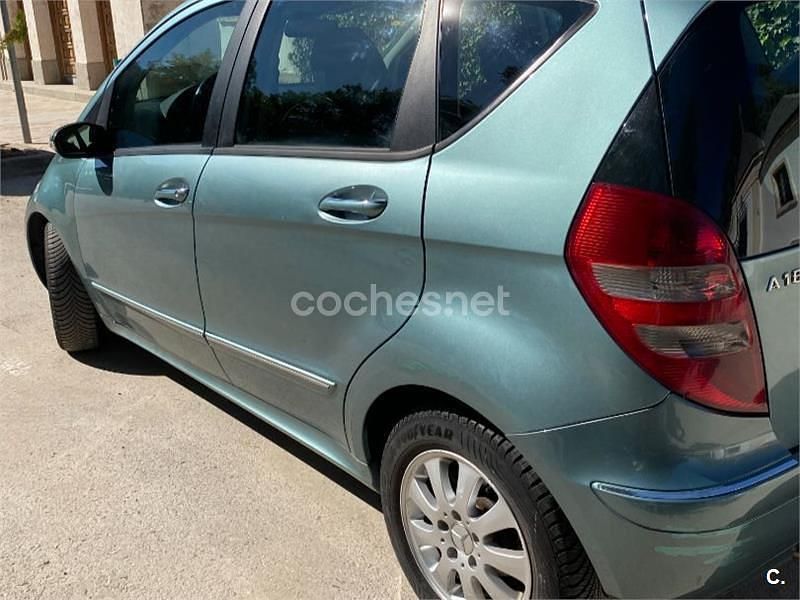 Usado Mercedes A180 Elegance 109 HP (80 kW) 2007 Verde Monovolume