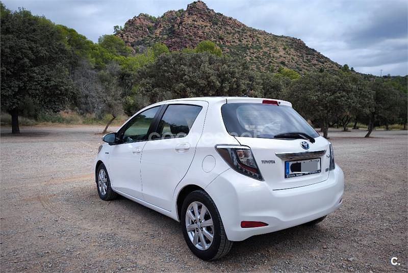 Blanco Usado 2014 Toyota Yaris Hybrid Active Berlina | 11.200 € (Precio justo) - Imagen 1/4