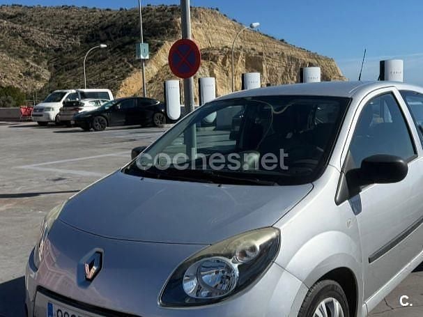 Usado Renault Twingo Authentique 75 CV (55 kW) 2011 Gris / plata Utilitario